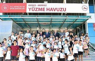 Roman çocuklar yüzme öğrendi