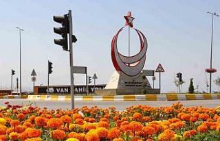 Sahil yolunda geniş kapsamlı peyzaj çalışması...