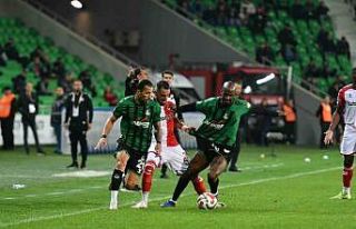 Sakaryaspor 7 yabancıyla oynadı, hükmen mağlubiyet...