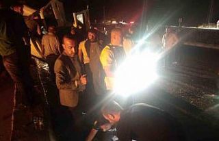 Şanlıurfa’da minibüs ile otomobil çarpıştı:...