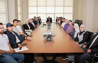 Selçuk Üniversitesi yönetimi Filistinli öğrencilerle...