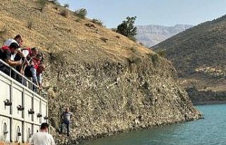 Siirt’te baraj gölü balıklandırıldı