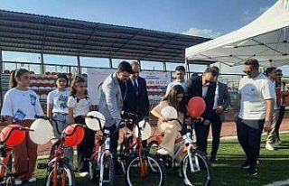 Silopi Kaymakamı Partal, başarılı öğrencilere...