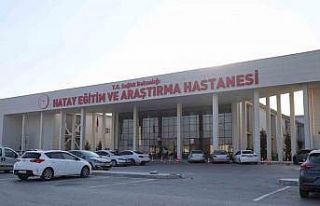 Sinir krizi geçirerek annesini ve babasını döven...