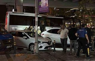 Şişli’de turistleri taşıyan tur otobüsü alev...