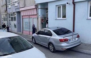 Sivas’ta polisten kaçan otomobil apartmana çarptı,...