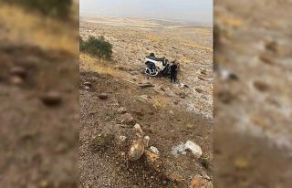 Sivas’ta takla atan otomobilde 2 kişi yaralandı