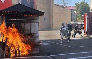 Tatbikat gerçeğini aratmadı, itfaiye personelinin...