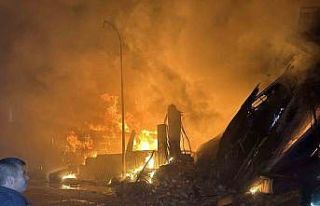 Tekstil deposu ve fabrikada yangın