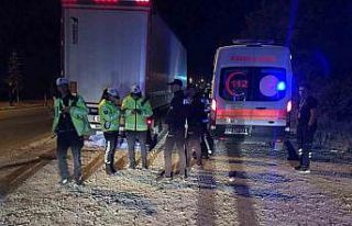 Tırın çarptığı genç hayatını kaybetti