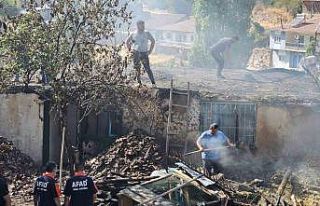 Tokat’ta bir ev ve samanlık tamamen yanarak kullanılmaz...