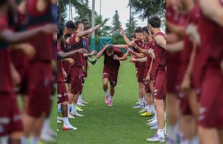 Trabzonspor’un yeni transferi Ernest Muçi ilk antrenmanına...