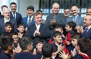 Vali Aydoğdu, ortaokul öğrencileriyle bir araya...
