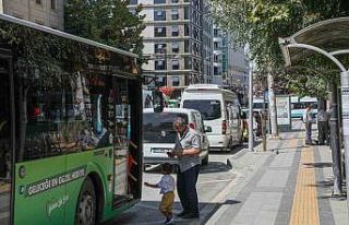 Van Büyükşehir Belediyesinin otobüsleri yeşile...