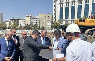 Van Valisi Balcı, Hazreti Ömer Camii inşaatını...