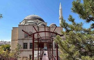 Van’da yaşlı ve engelliler için camiye geçit...