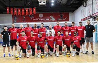 Voleybol takımı yeni sezona hazırlanıyor