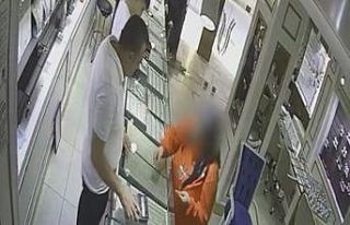 Yardıma gittiği komşusunun 200 bin TL’lik altılarını...