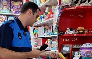 Yeşilyurt’ta zabıta ekiplerinden kırtasiye denetimi