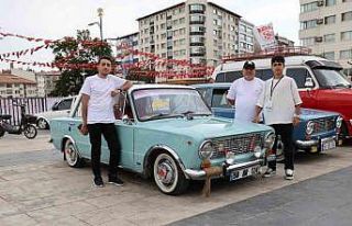 Yıllara meydan okuyan klasik otomobiller görücüye...