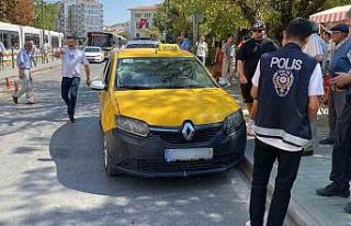 Yıprandığı için gözükmeyen yaya geçidinin...