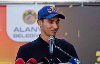 3’üncü kez Dünya Şampiyonu olan Toprak Razgatlıoğlu,...