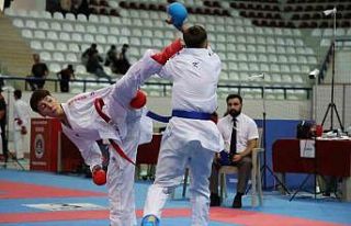 51 İlden bin 200 sporcu Elazığ’da karate için...
