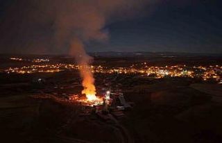650 ton saman balyası kundaklandı: Yaklaşık maddi...
