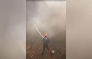 Ahır yangınında 15 küçük ve 8 büyükbaş hayvan...