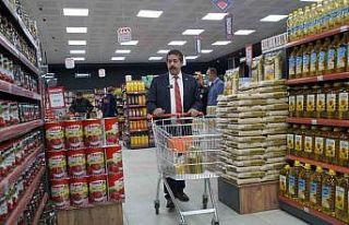 Ak Parti Milletvekili Fırat, Halk Pazarı marketinde...
