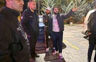 Aksaray’da açıkta alkol alan 2 şahsa kabahatler...