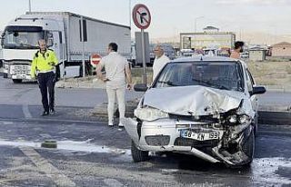 Aksaray’da otomobil ile tır çarpıştı: 3 yaralı