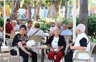 Alanya Emekli Kahvesi’ne emeklilerden ilgi