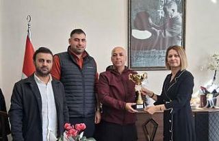 Altıntaş MEM takımı kurumlararası basketbol turnuvasında...