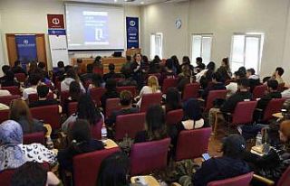 Anadolu Üniversitesi EMYO’da öğrenciler kariyer...