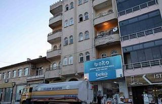 Annesinin cesediyle 1 ay yaşadı