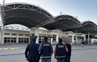 Antalya Havalimanı’nda zimmet ve kaçakçılık...