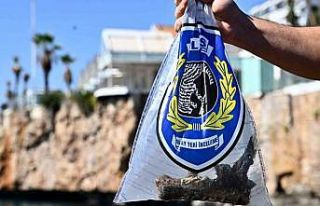 Antalya’da deniz dibinden oksitlenmiş tabanca ve...