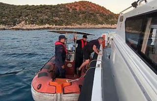 Antalya’da kayalıklarda mahsur kalan Alman turisti...