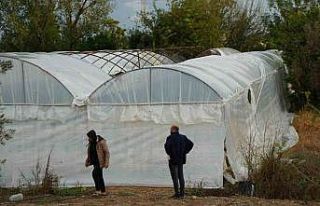 Antalya’da sağanak seraları da vurdu