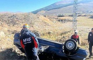 Ardahan’da devrilen otomobildeki 4 kişi yaralandı