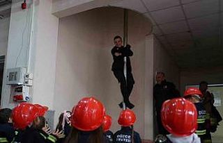 Ateş savaşçıları öğrencileri ağırlıyor