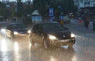 Aydın’da sağanak yağmur yolları dereye çevirdi