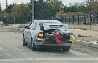 Bagajı kereste dolu araç trafiği tehlikeye attı