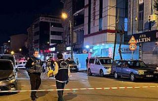 Bağcılar’da seyir halindeki otomobile silahlı...