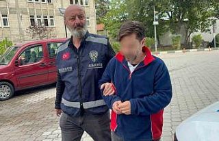 Balkondan girdiği evlerden 70 bin liralık eşya...