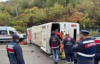 Bartın’da işçi servisi devrildi: 1 ölü, 19...