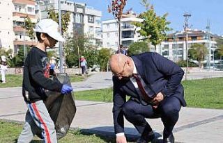 Başkan Türkel, öğrencilerle çöp topladı