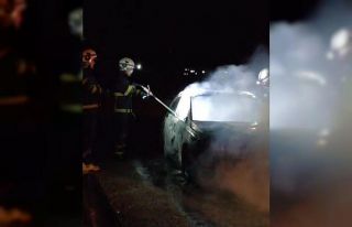Batman’da seyir halindeki otomobil alev aldı