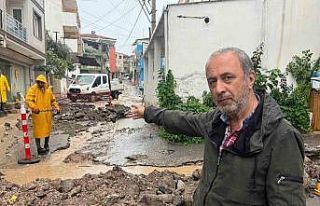 Bayraklı’da şiddetli yağış taşkınlara sebep...